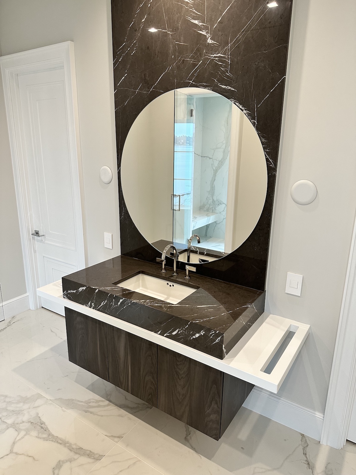The bathroom vanity countertops of your dreams – but which material?
