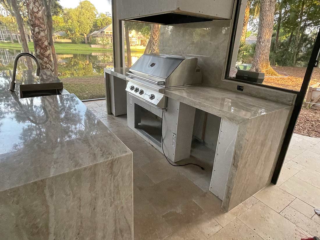 Quartzite, a great choice for your outdoor kitchen’s countertop